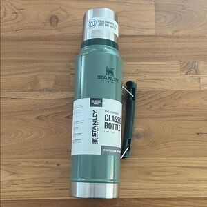 Stanley Classic Bottle Green Insulated Thermos 1 Liter NWT
